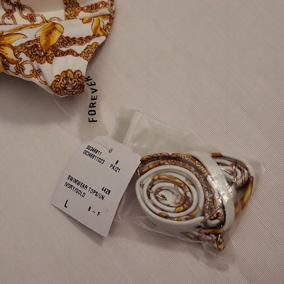 Bathing suit top new with tags bikini top - Picture 2 of 4